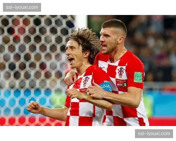 曼城传控足球掌控比赛脉络，罗德里的中场节拍器作用关键